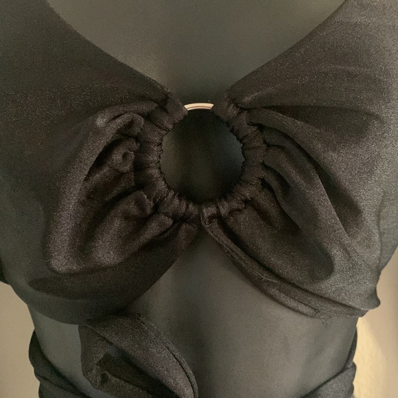 ADIKA Long Sleeve Black Tie Waist Deep V Crop Ring Top Size Large - Picture 3 of 8